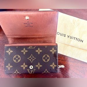 LOUIS VUITTON wallet. No dustbag or generic dustbag.